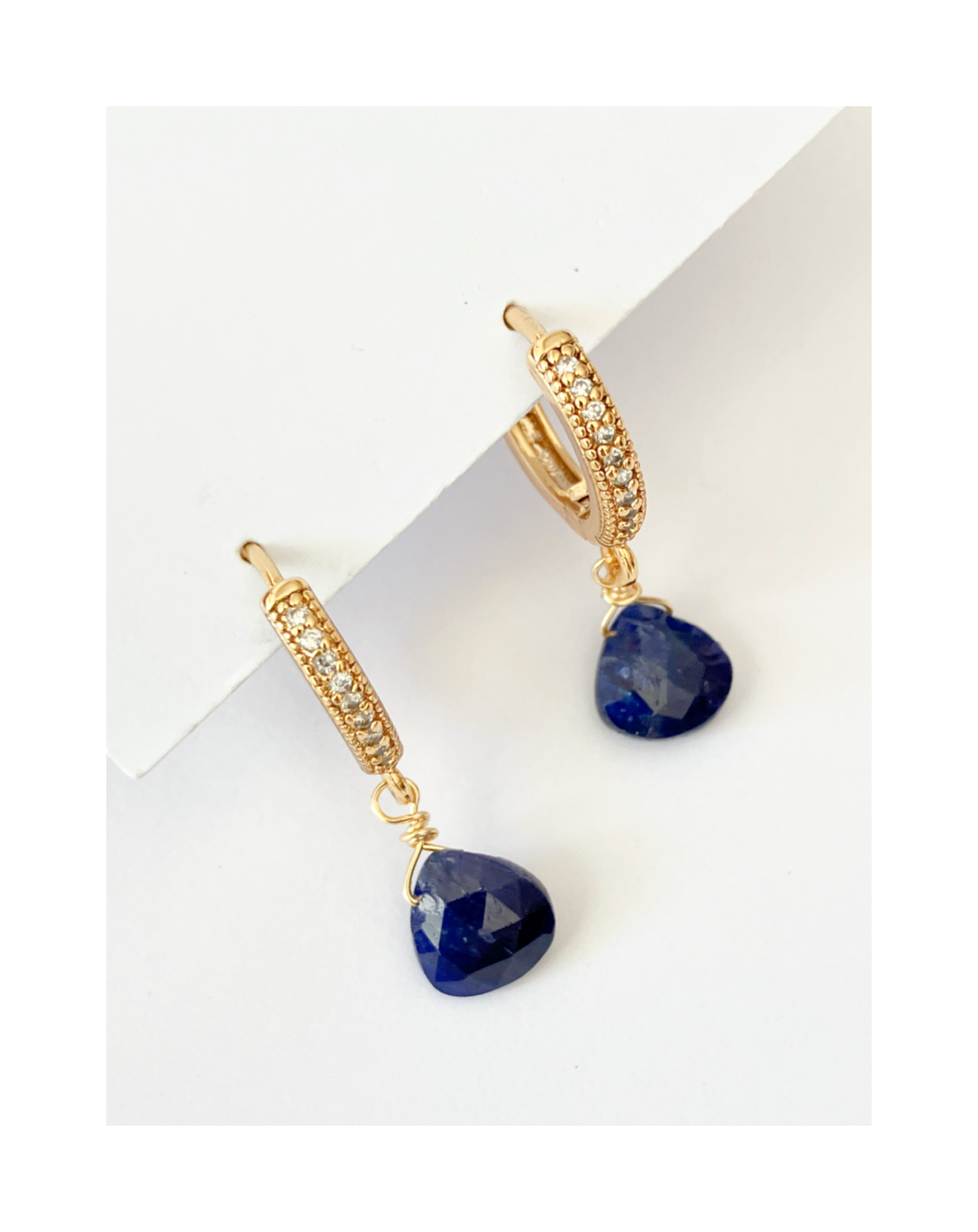 AROS DORADOS DE RAÍZ DE ZAFIRO AZUL Y CIRCONES