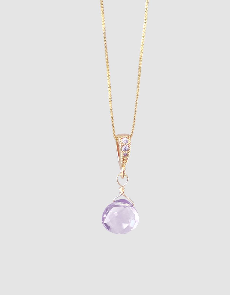 Collar bañado en oro con mini Amatista Rosa y Circones