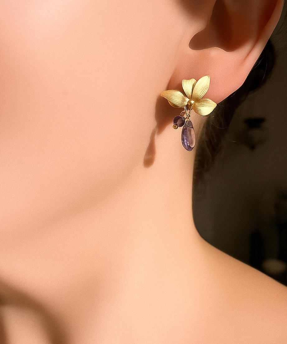 ARO PÉTALOS CON PIEDRA IOLITA, PIEDRA DE LA MOTIVACIÓN