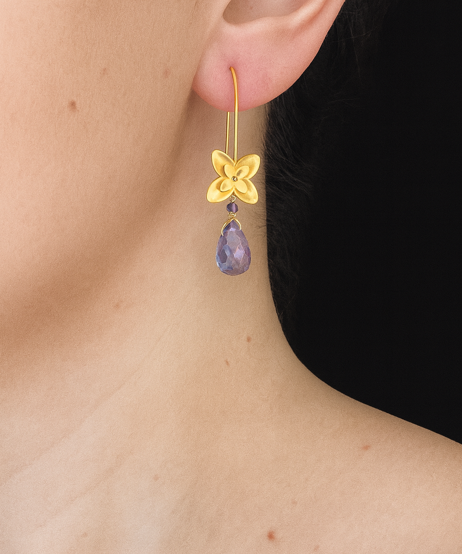 AROS DAISY CON PIEDRA IOLITA, PIEDRA DE LA MOTIVACIÓN