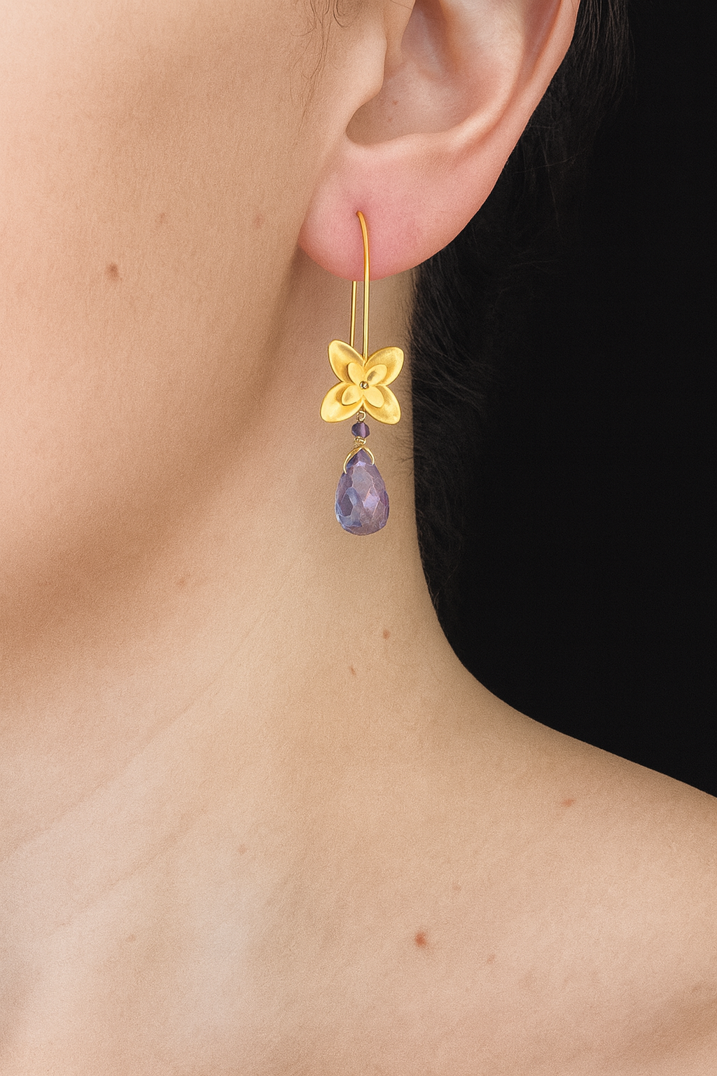 AROS DAISY CON PIEDRA IOLITA, PIEDRA DE LA MOTIVACIÓN