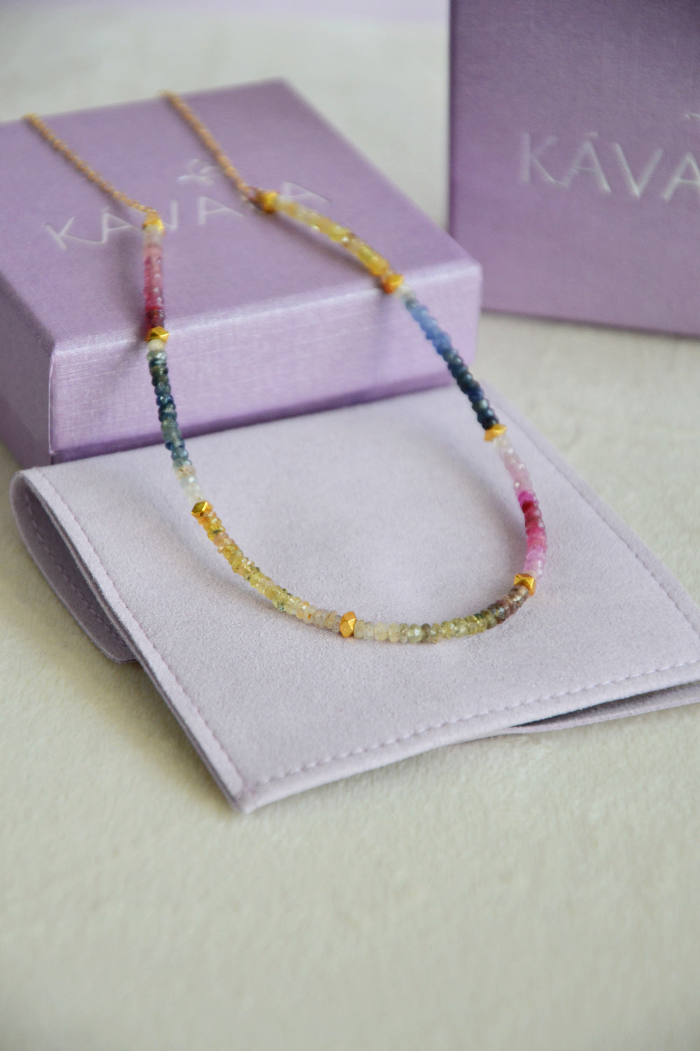 COLLAR ARCOIRIS DE RAÍZ DE ZAFIROS "EDICIÓN LIMITADA"