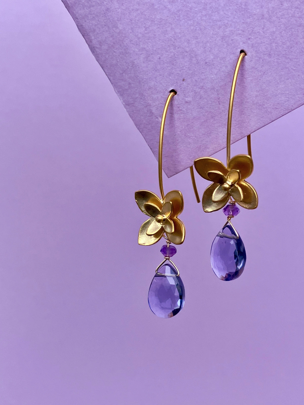 AROS DAISY CON PIEDRA IOLITA