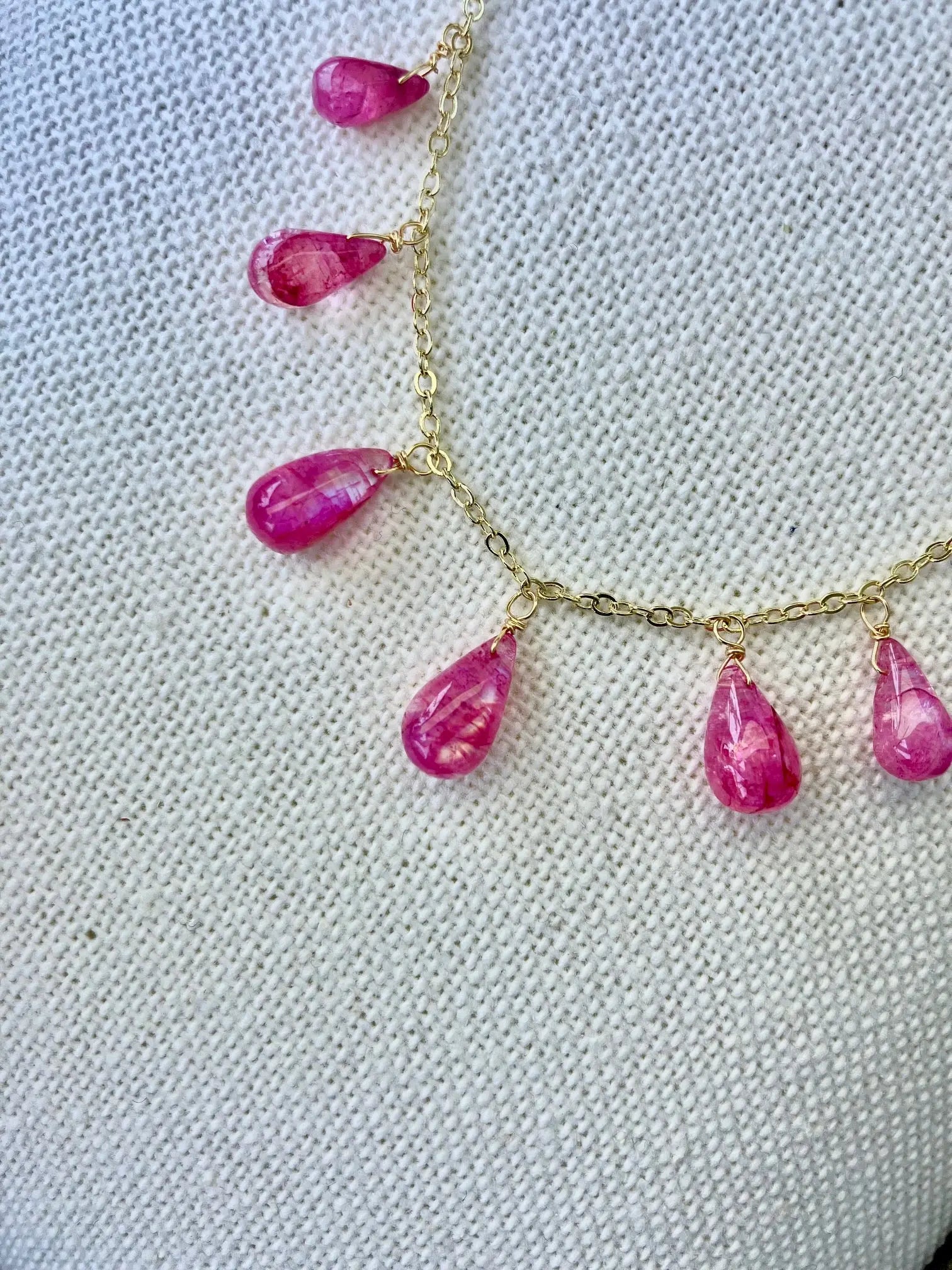 COLLAR  PIEDRA LUNA FUCSIA