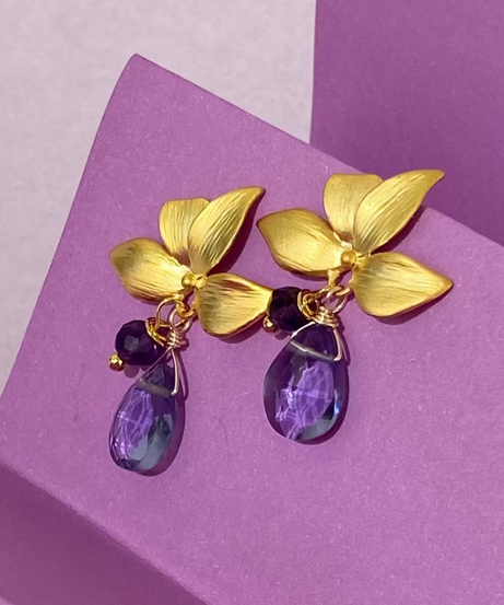 ARO PÉTALOS CON PIEDRA IOLITA, PIEDRA DE LA MOTIVACIÓN