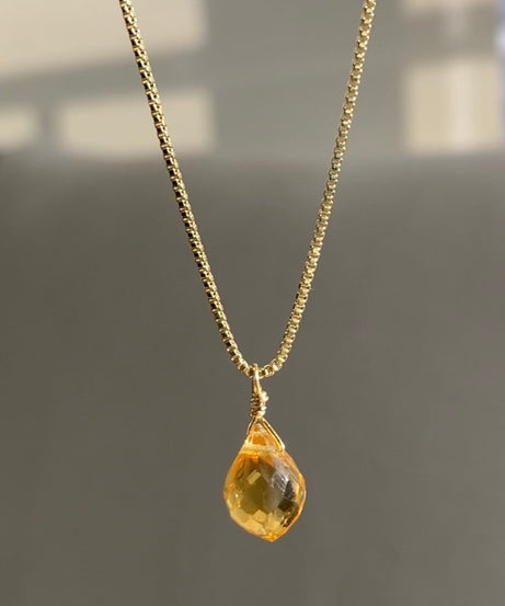 Collar bañado en oro y Citrino, piedra de la Felicidad