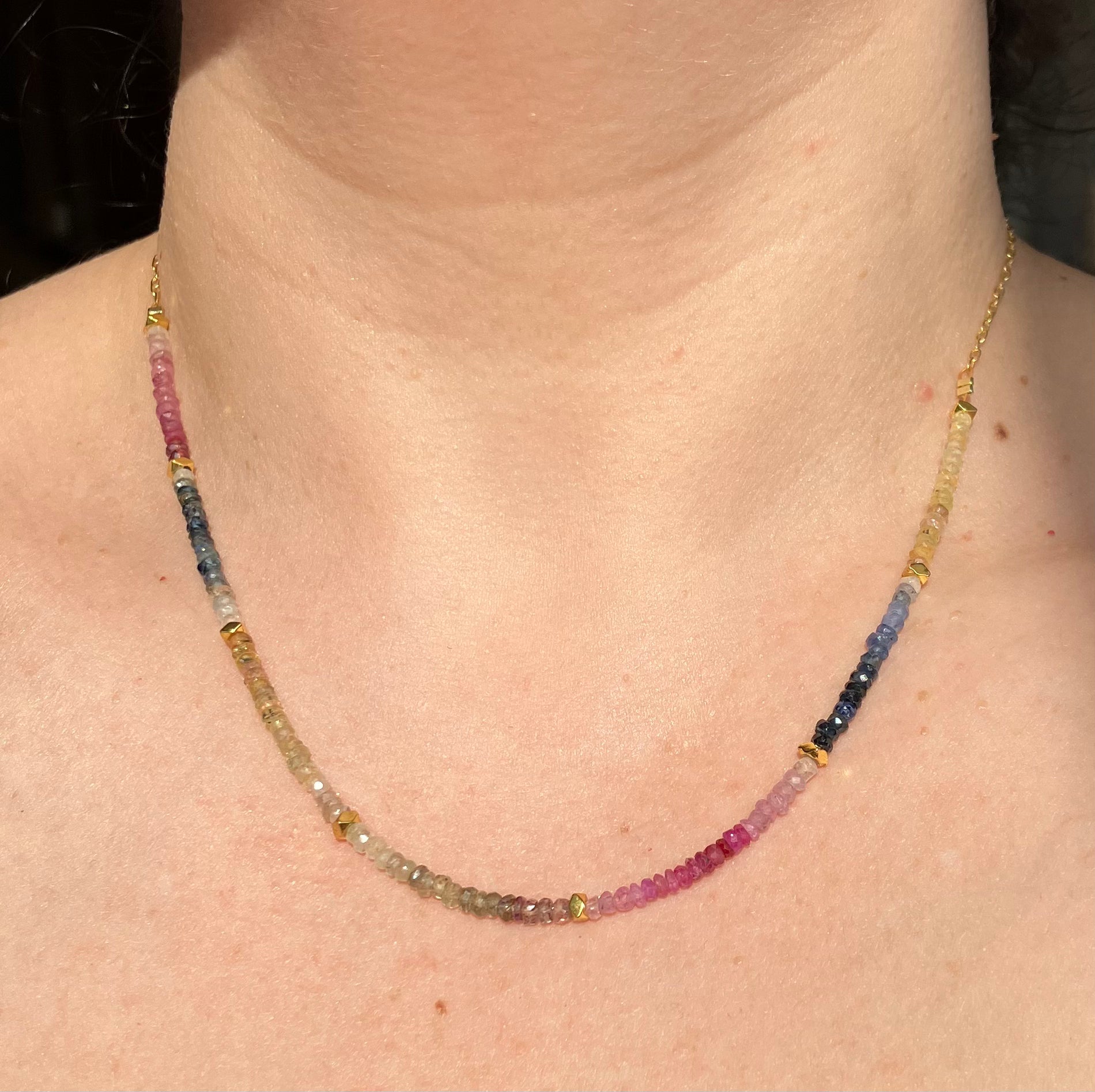 COLLAR ARCOIRIS DE RAÍZ DE ZAFIROS "EDICIÓN LIMITADA"