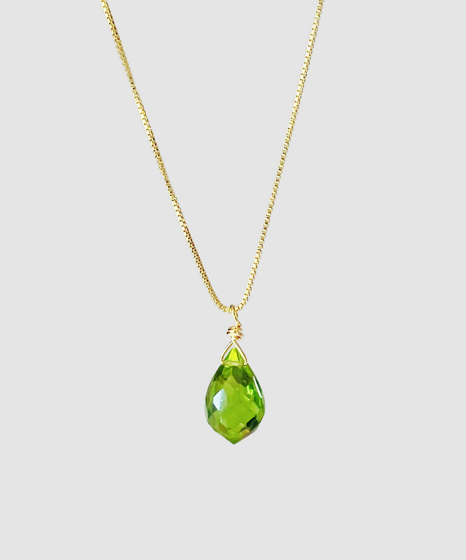 Collar Peridoto, Piedra de la Abundancia, con cadena bañada en oro 18K