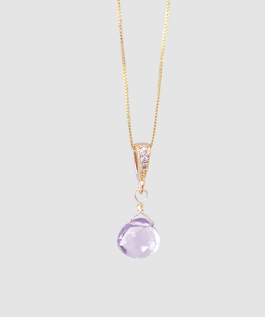 Collar bañado en oro con mini Amatista Rosa  y Circones