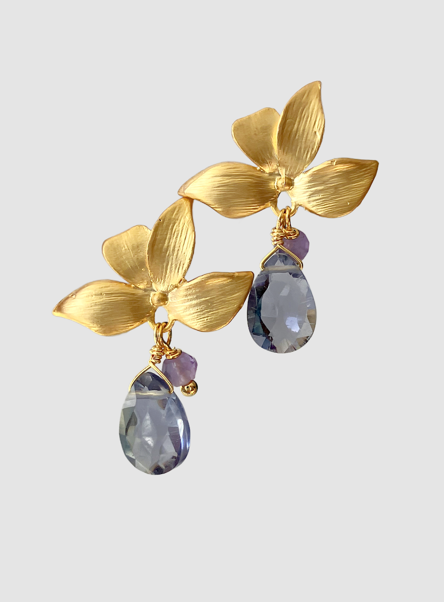 ARO PÉTALOS CON PIEDRA IOLITA, PIEDRA DE LA MOTIVACIÓN