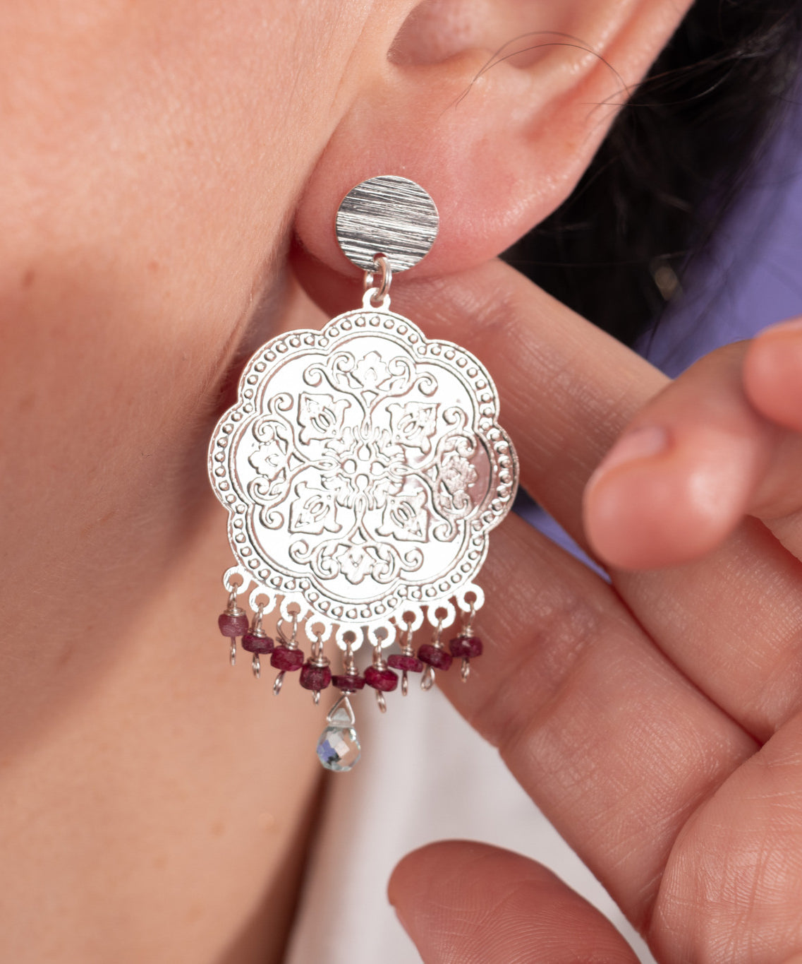 AROS PLATA GRAN MANDALA CON PIEDRAS DE RUBÍ Y AGUAMARINA