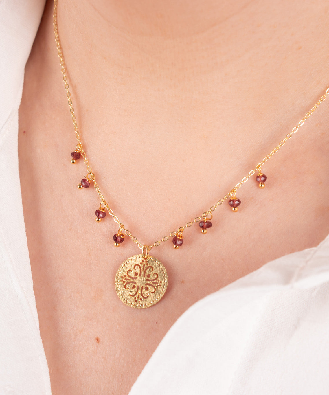 COLLAR MANDALA Y GRANATES