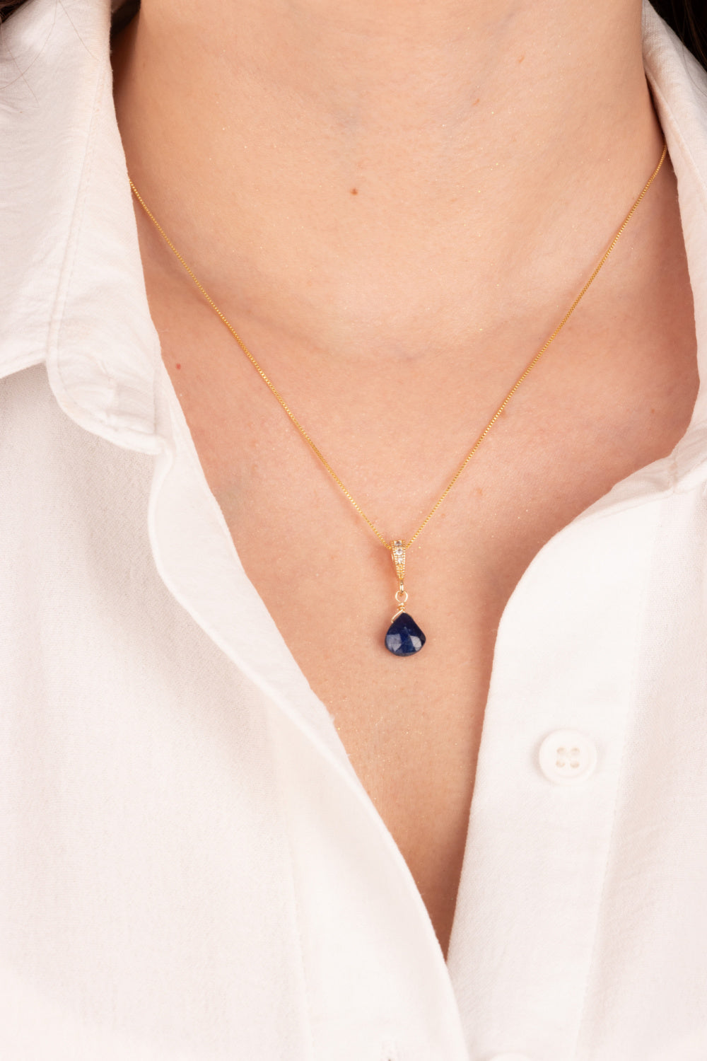 Conjunto Sabiduría Zafiro — Aros + Collar bañados en Oro 18K