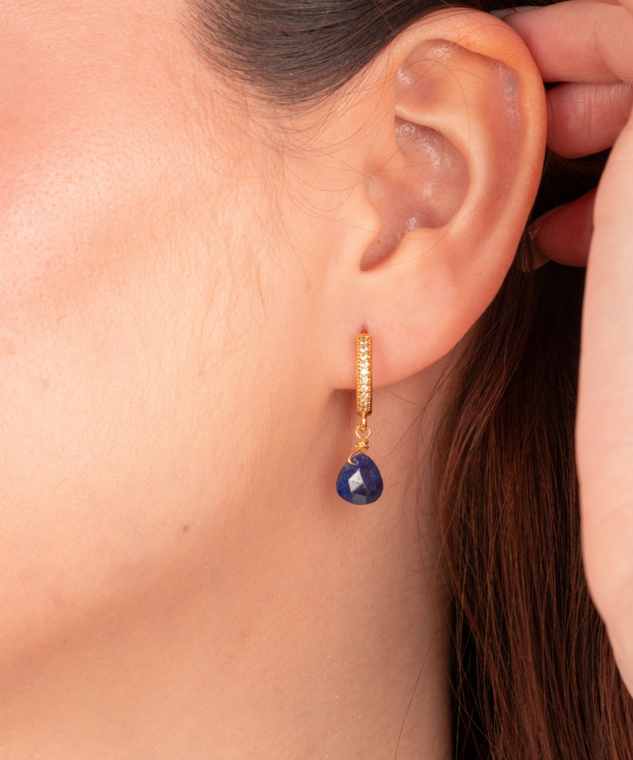 AROS DORADOS DE RAÍZ DE ZAFIRO AZUL Y CIRCONES