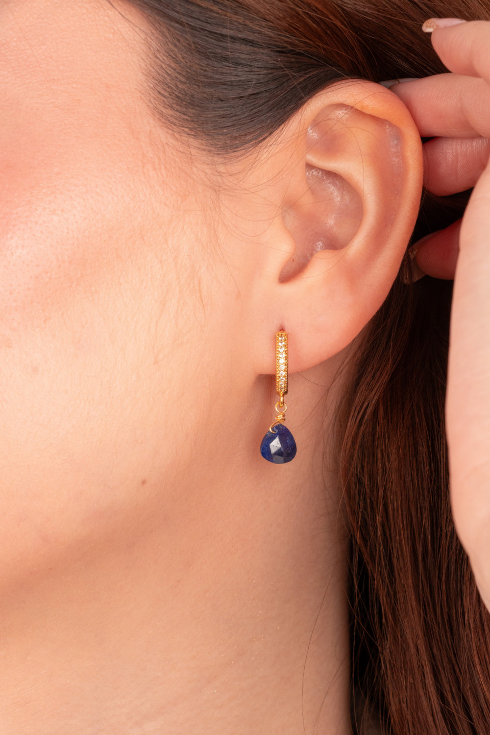 AROS DORADOS DE RAÍZ DE ZAFIRO AZUL Y CIRCONES