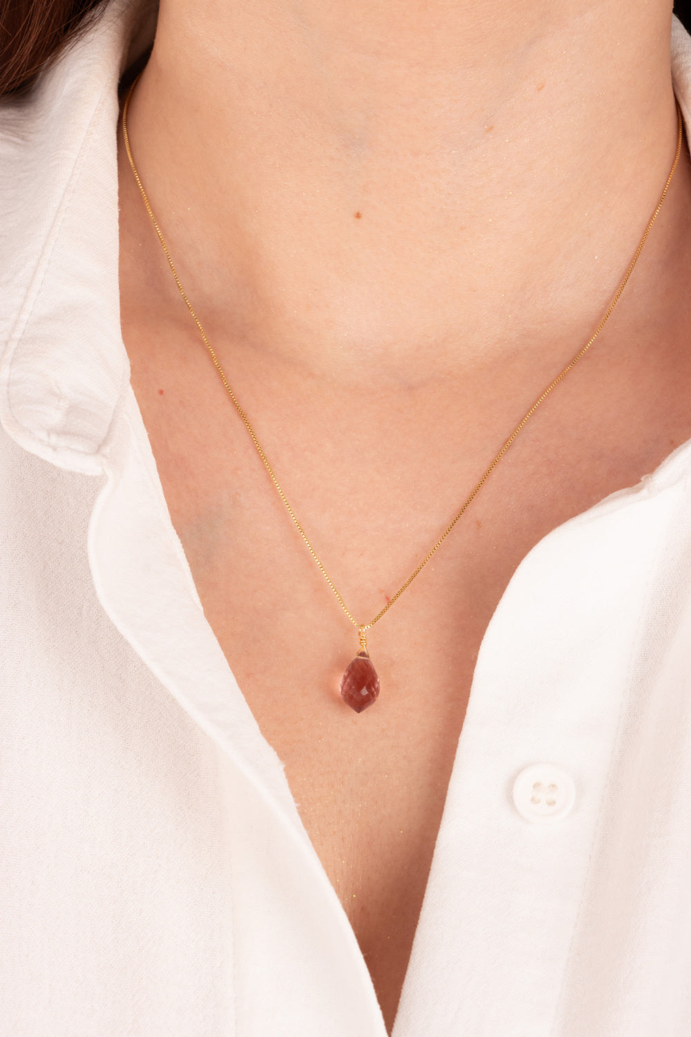 Collar de Kunzita, piedra del Amor con cadena bañada en oro 18K