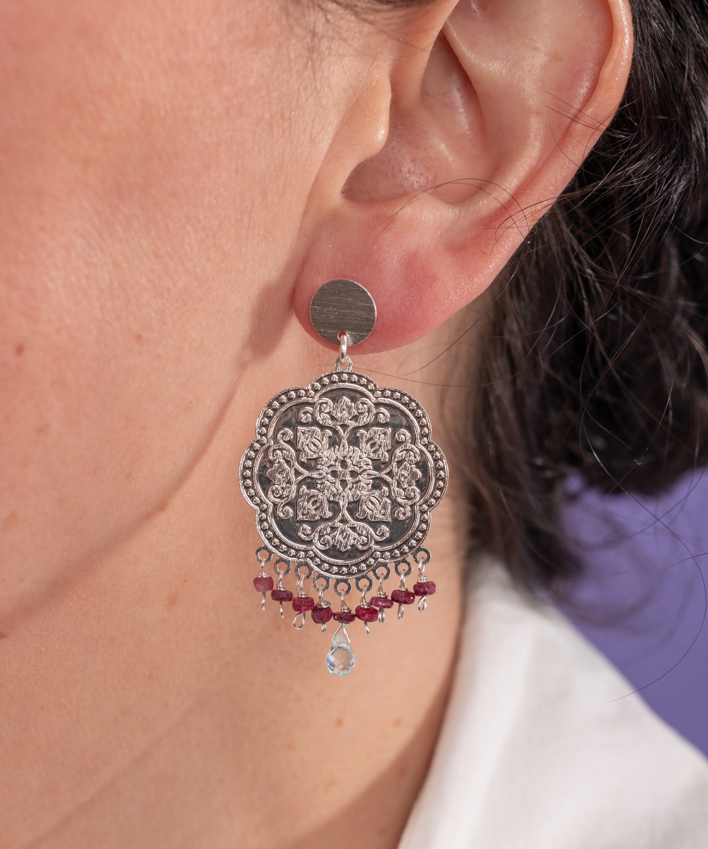 AROS PLATA GRAN MANDALA CON PIEDRAS DE RUBÍ Y AGUAMARINA