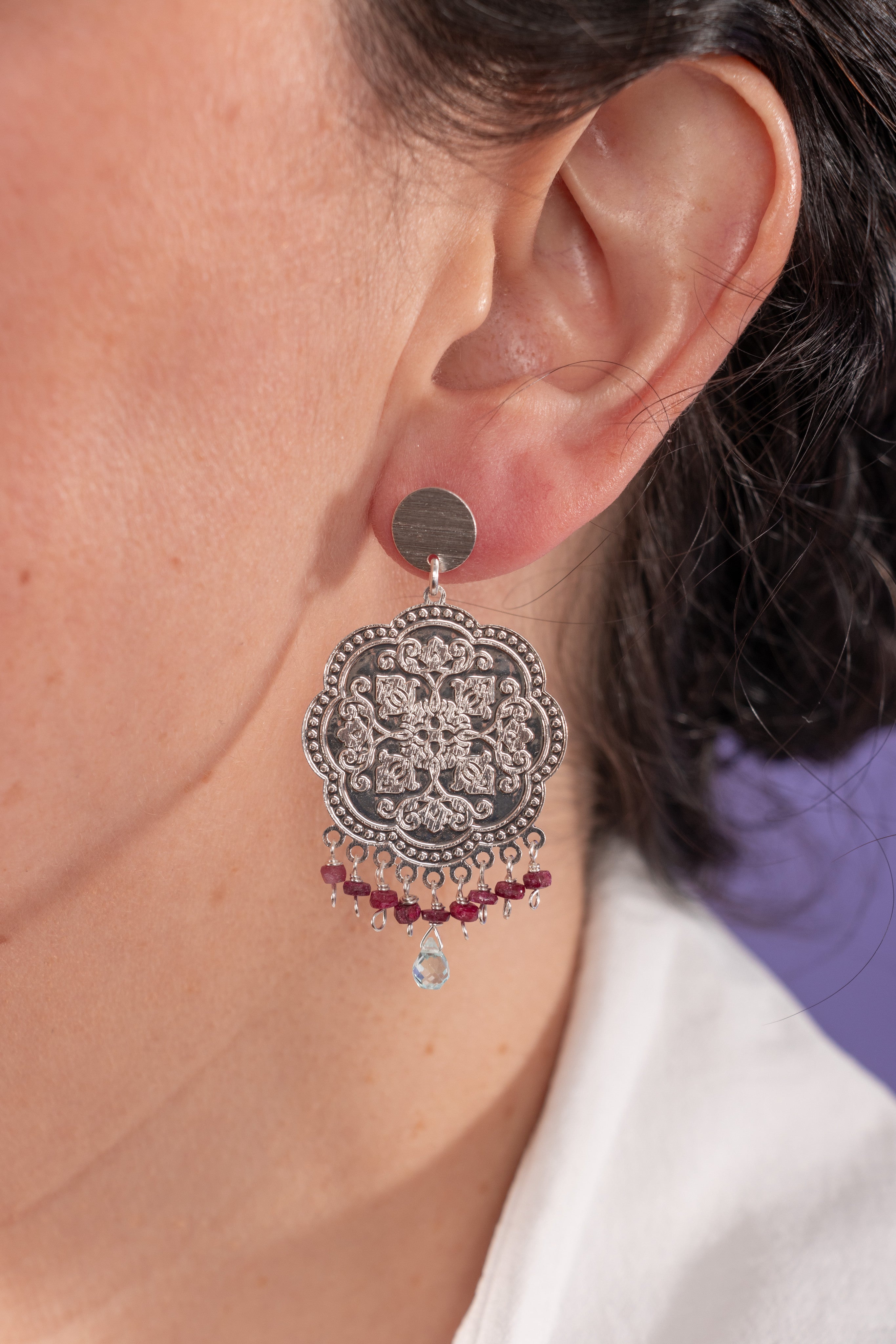 AROS PLATA GRAN MANDALA CON PIEDRAS DE RUBÍ Y AGUAMARINA