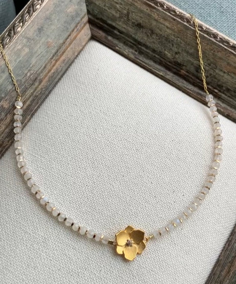 COLLAR PIEDRA LUNA  EN FLOR
